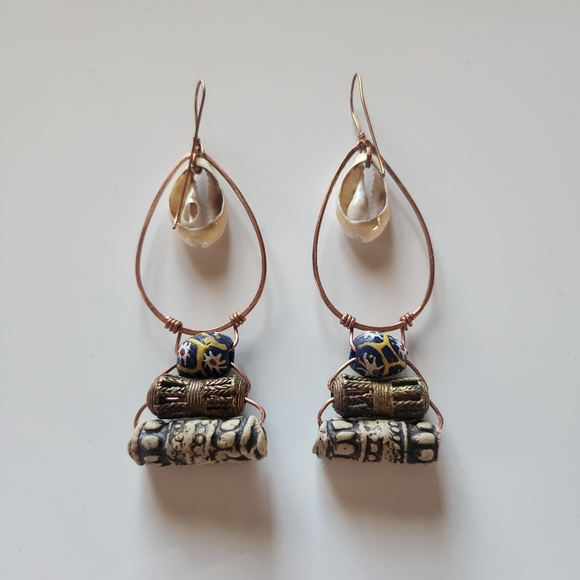Rework Creative Handcrafted Cowrie Shell Bead  Copper Wire Earrings.  - Picture 2 of 4